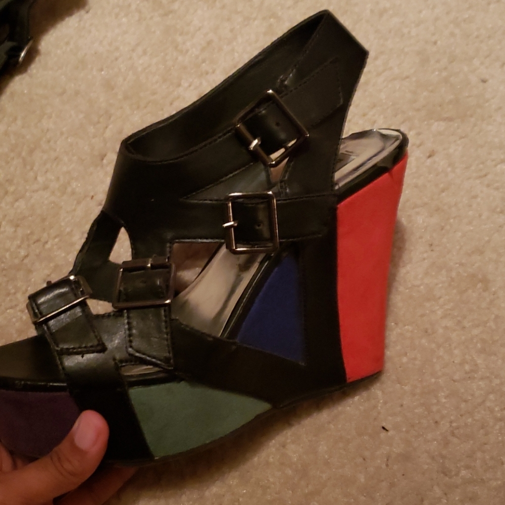 Colorblocked Wedge Heel - Picture 6 of 8